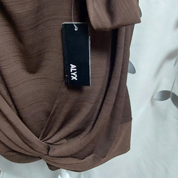 ALYX Brown short sleeve top with Gold accents. Size: XL - Picture 5 of 6